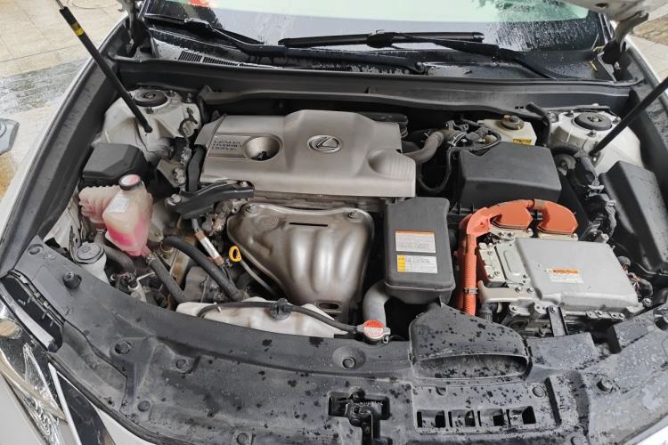 Used Lexus ES 2015 300h Comfort Edition Engine Bay