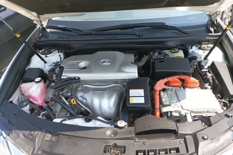 Used Lexus ES 2015 300h Comfort Edition Engine Bay