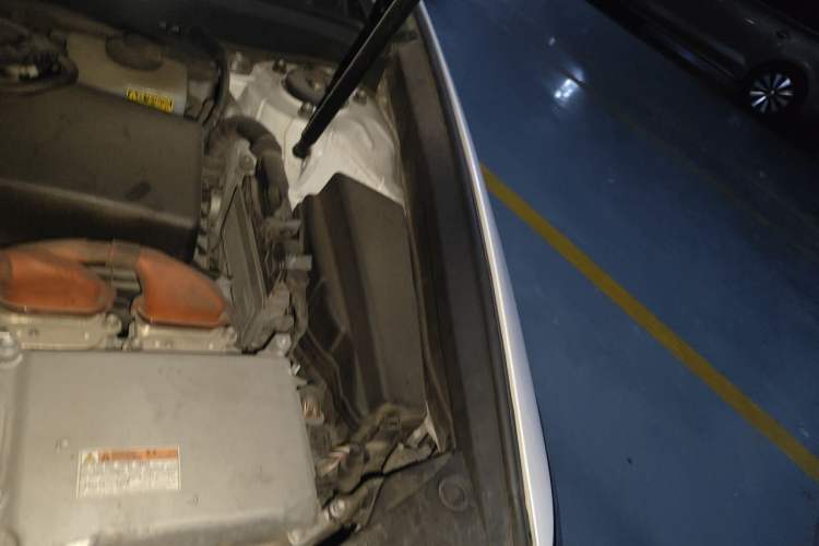 Used Lexus ES 2015 300h Comfort Edition Engine Bay Left