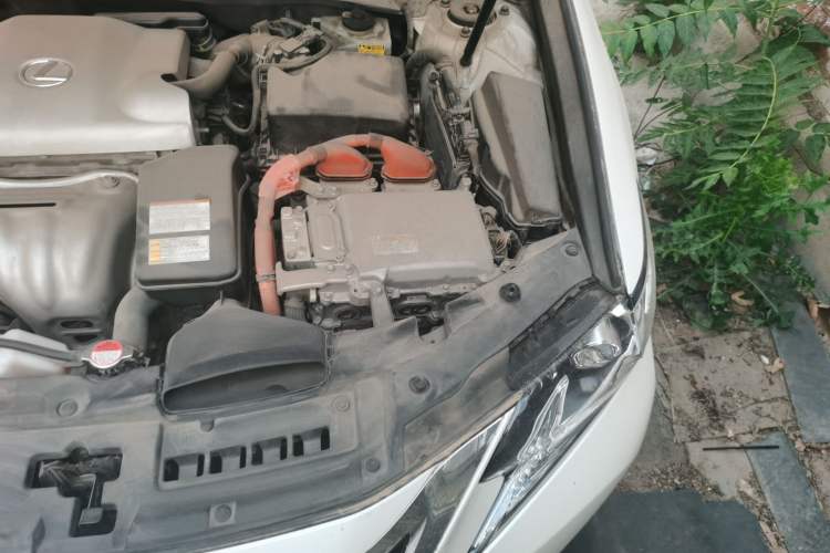 Used Lexus ES 2015 300h Luxury Edition Engine Bay Left