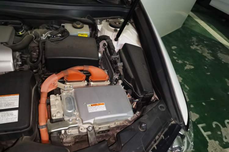 Used Lexus ES 2015 300h Comfort Edition Engine Bay Left