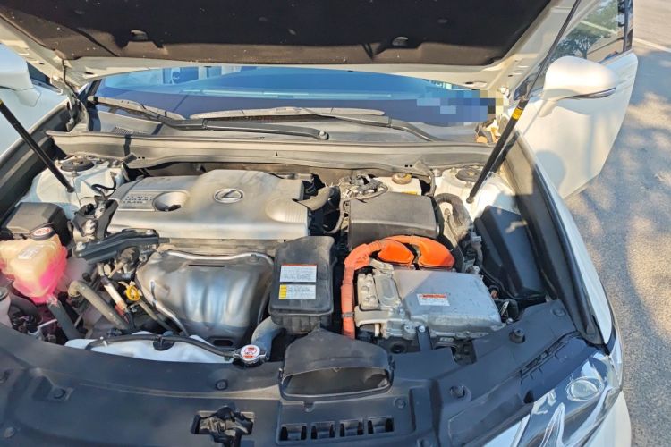 Used Lexus ES 2015 300h Comfort Edition Engine Bay Left