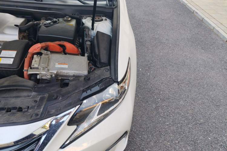 Used Lexus ES 2015 300h Comfort Edition Engine Bay Left