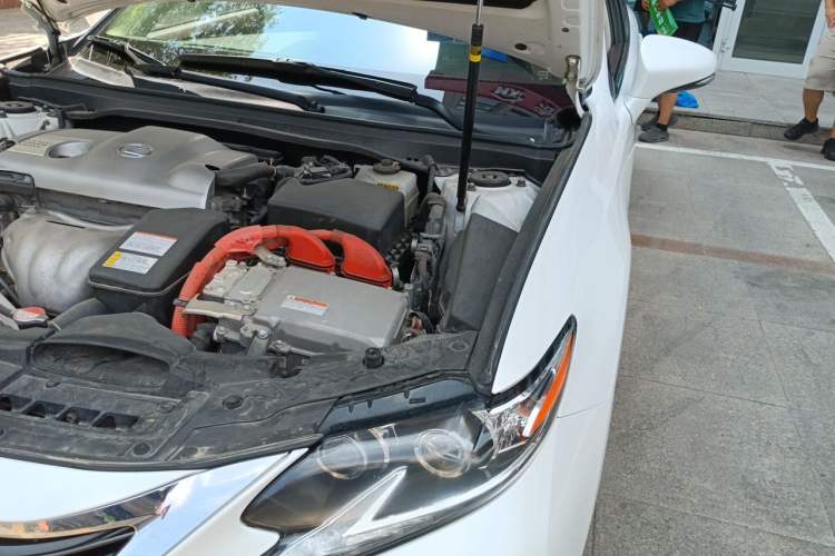 Used Lexus ES 2015 300h Luxury Edition Engine Bay Left
