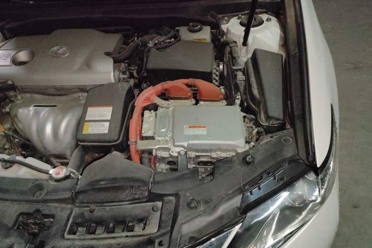Used Lexus ES 2015 300h Comfort Edition Engine Bay Left