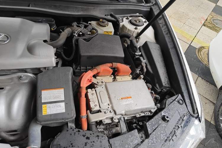 Used Lexus ES 2015 300h Comfort Edition Engine Bay Left