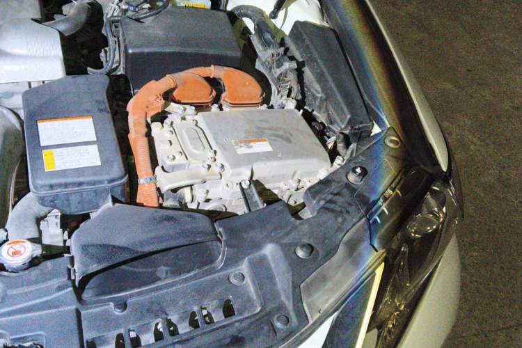 Used Lexus ES 2015 300h Comfort Edition Engine Bay Left