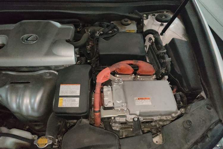Used Lexus ES 2015 300h Comfort Edition Engine Bay Left