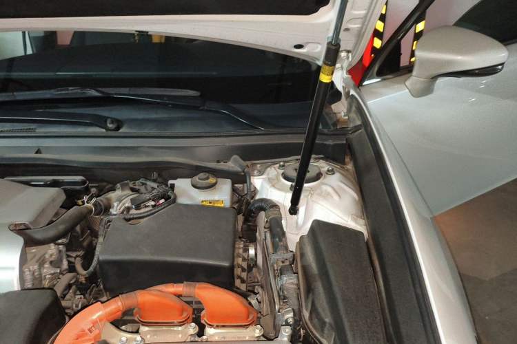Used Lexus ES 2015 300h Comfort Edition Engine Bay Left