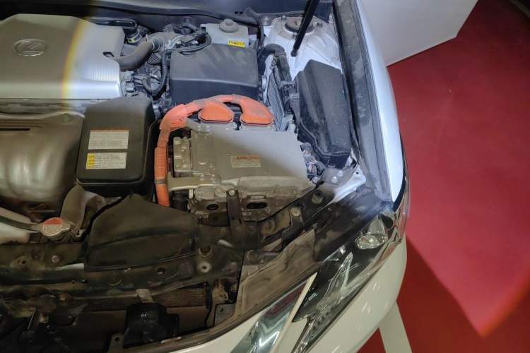 Used Lexus ES 2015 300h Comfort Edition Engine Bay Left