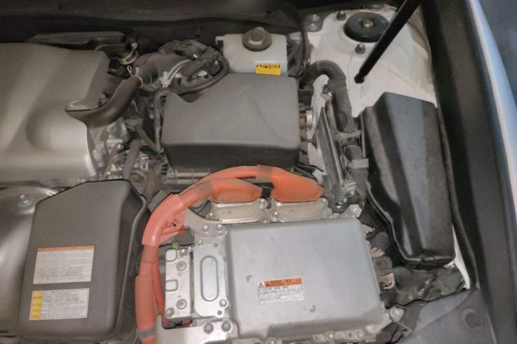 Used Lexus ES 2015 300h Comfort Edition Engine Bay Left