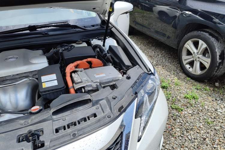 Used Lexus ES 2015 300h Comfort Edition Engine Bay Left