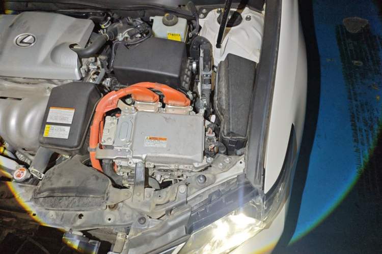 Used Lexus ES 2015 300h Comfort Edition Engine Bay Left