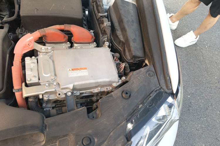 Used Lexus ES 2015 300h Comfort Edition Engine Bay Left