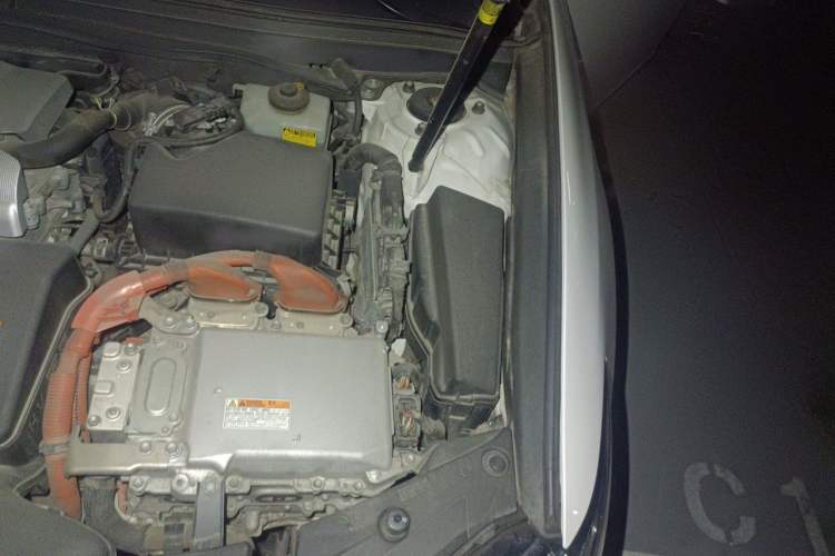 Used Lexus ES 2015 300h Comfort Edition Engine Bay Left