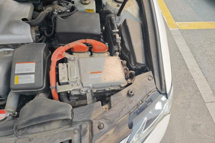Used Lexus ES 2015 300h Comfort Edition Engine Bay Left