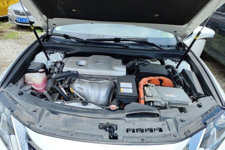 Used Lexus ES 2015 300h Comfort Edition Engine Bay