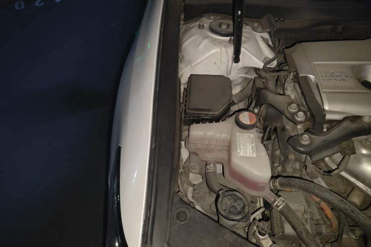 Used Lexus ES 2015 300h Comfort Edition Engine Bay Right