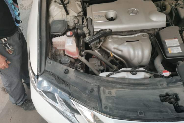Used Lexus ES 2015 300h Luxury Edition Engine Bay Right