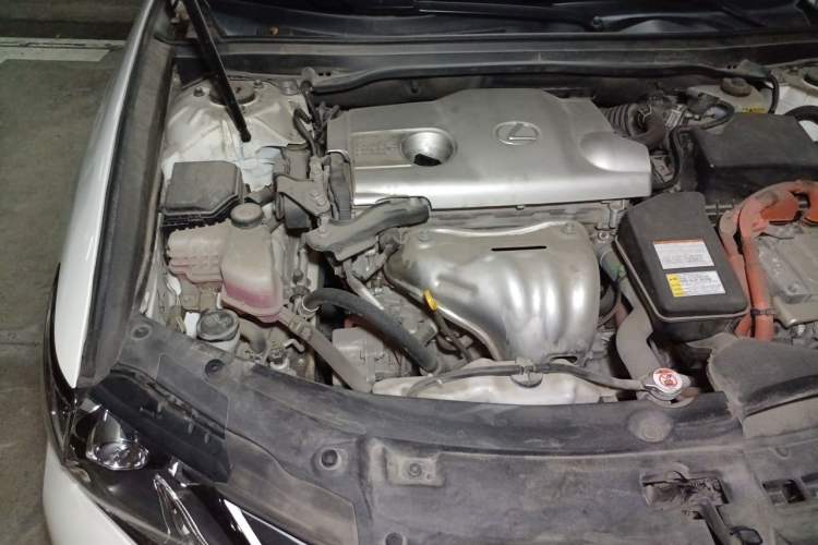 Used Lexus ES 2015 300h Comfort Edition Engine Bay Right