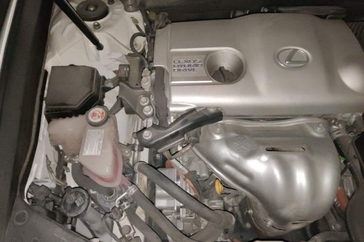 Used Lexus ES 2015 300h Comfort Edition Engine Bay Right