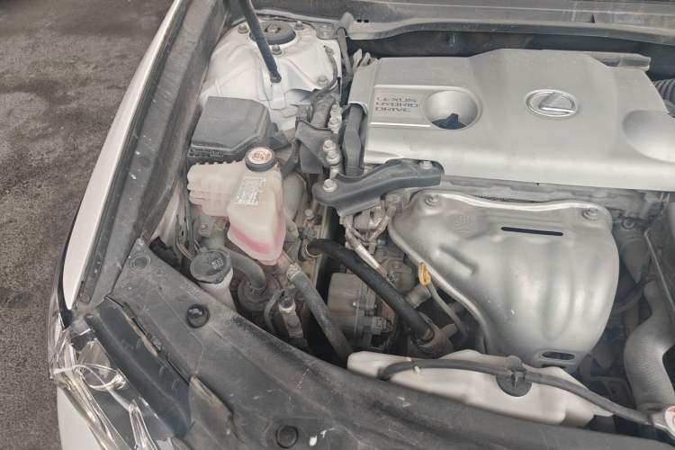 Used Lexus ES 2015 300h Comfort Edition Engine Bay Right