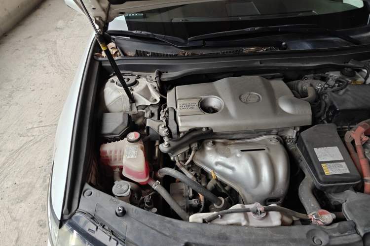 Used Lexus ES 2015 300h Comfort Edition Engine Bay Right