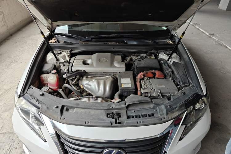 Used Lexus ES 2015 300h Comfort Edition Engine Bay