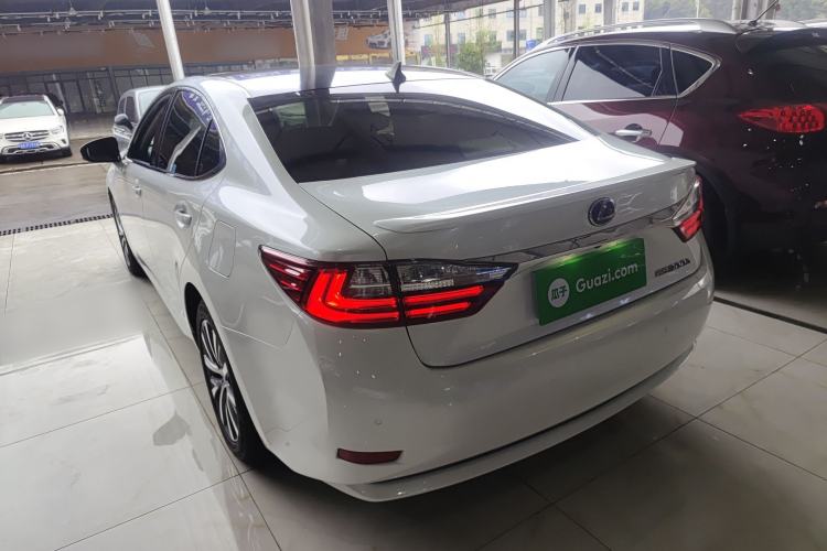 Used Lexus ES 2015 300h Comfort Edition Exterior 2