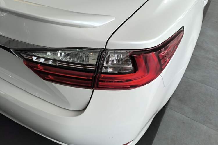 Used Lexus ES 2015 200 Elite Edition Exterior 3