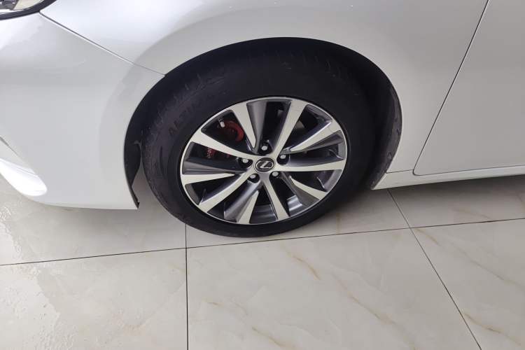 Used Lexus ES 2015 300h Comfort Edition Exterior 4
