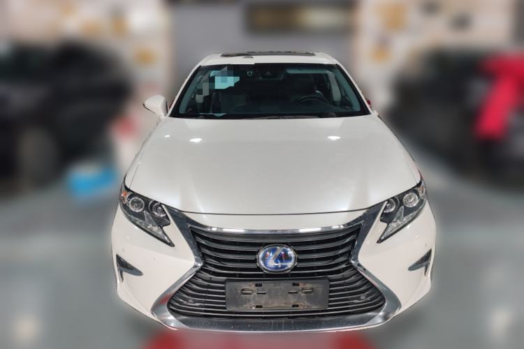 Used Lexus ES 2015 300h Luxury Edition Front