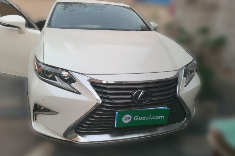 Used Lexus ES 2015 300h Luxury Edition Front