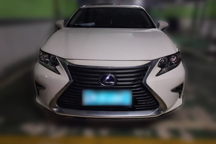 Used Lexus ES 2015 300h Comfort Edition Front