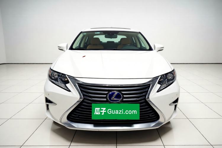Used Lexus ES 2015 300h Luxury Edition Front