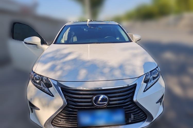 Used Lexus ES 2015 300h Comfort Edition Front