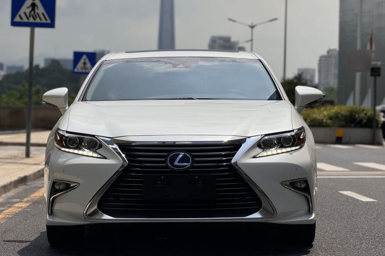 Used Lexus ES 2015 300h Comfort Edition Front