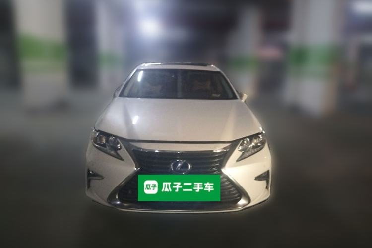 Used Lexus ES 2015 300h Comfort Edition Front