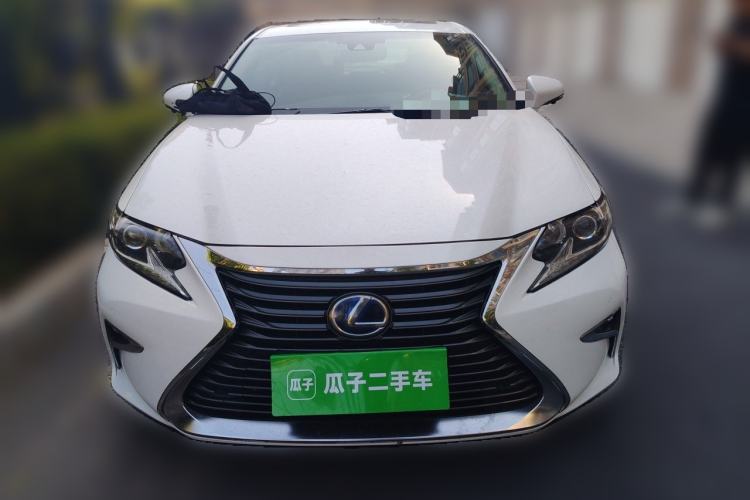 Used Lexus ES 2015 300h Comfort Edition Front