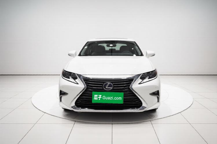 Used Lexus ES 2015 300h Comfort Edition Front