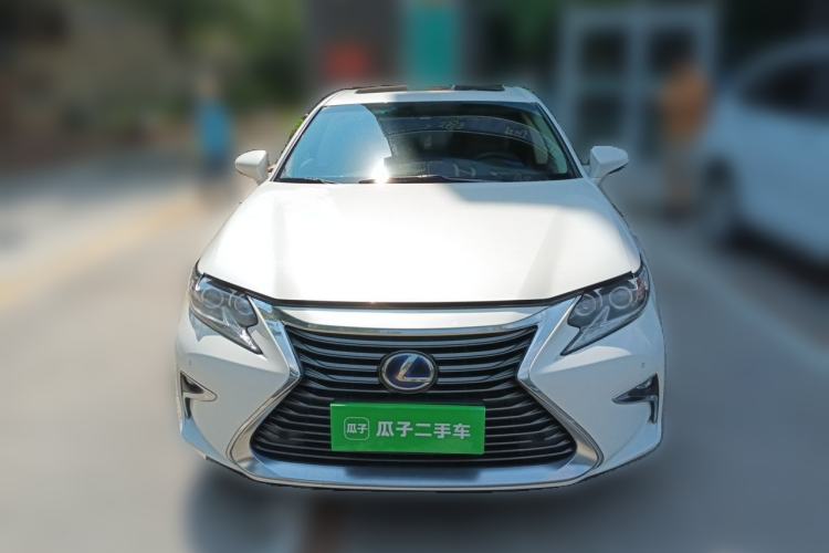 Used Lexus ES 2015 300h Luxury Edition Front