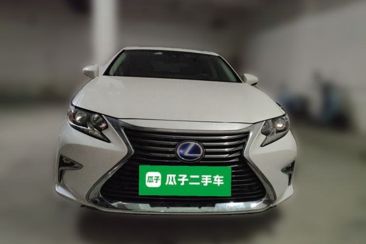 Used Lexus ES 2015 300h Comfort Edition Front