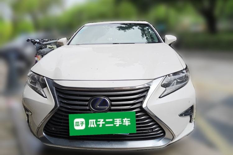 Used Lexus ES 2015 300h Comfort Edition Front