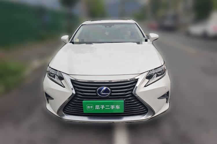Used Lexus ES 2015 300h Comfort Edition Front