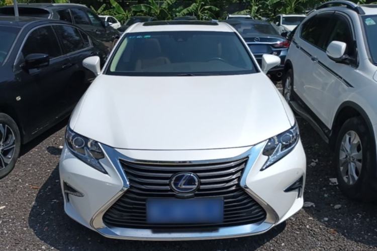 Used Lexus ES 2015 300h Comfort Edition Front