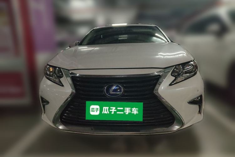 Used Lexus ES 2015 300h Comfort Edition Front