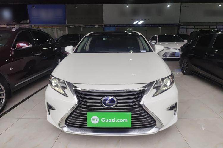 Used Lexus ES 2015 300h Comfort Edition Front