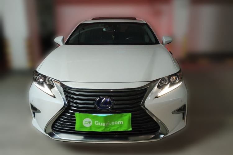 Used Lexus ES 2015 300h Comfort Edition Front