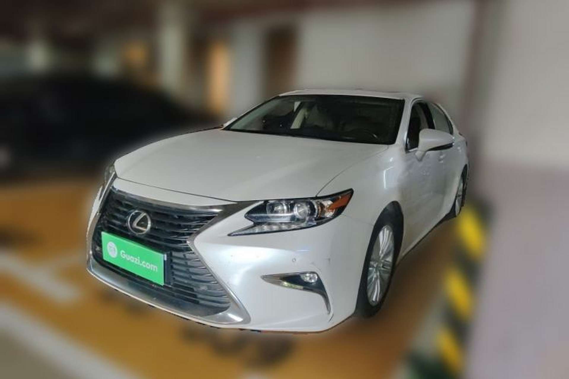 Used Lexus ES 2015 250 Elegant Edition Front Left 45 Deg