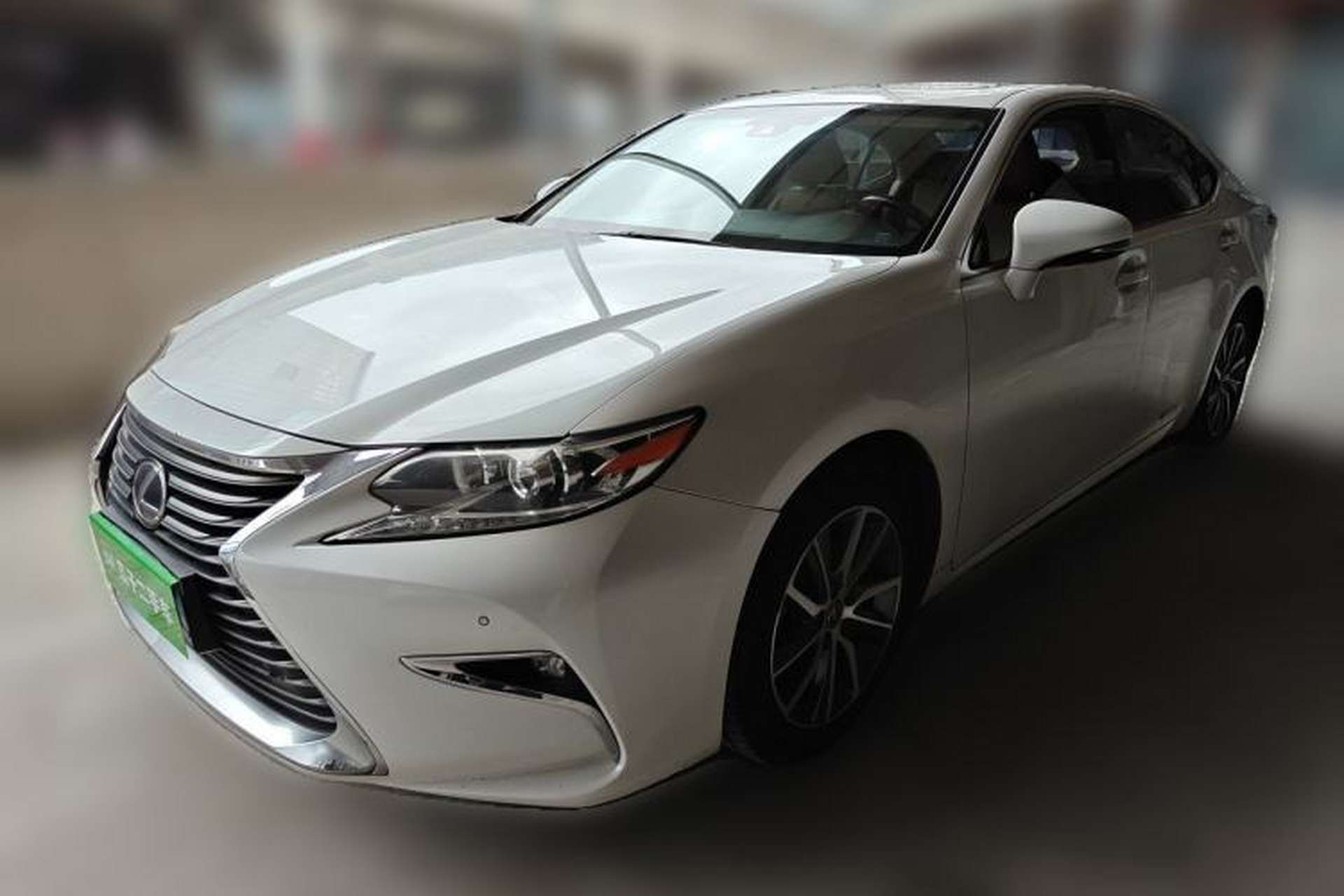 Used Lexus ES 2015 300h Comfort Edition Front Left 45 Deg